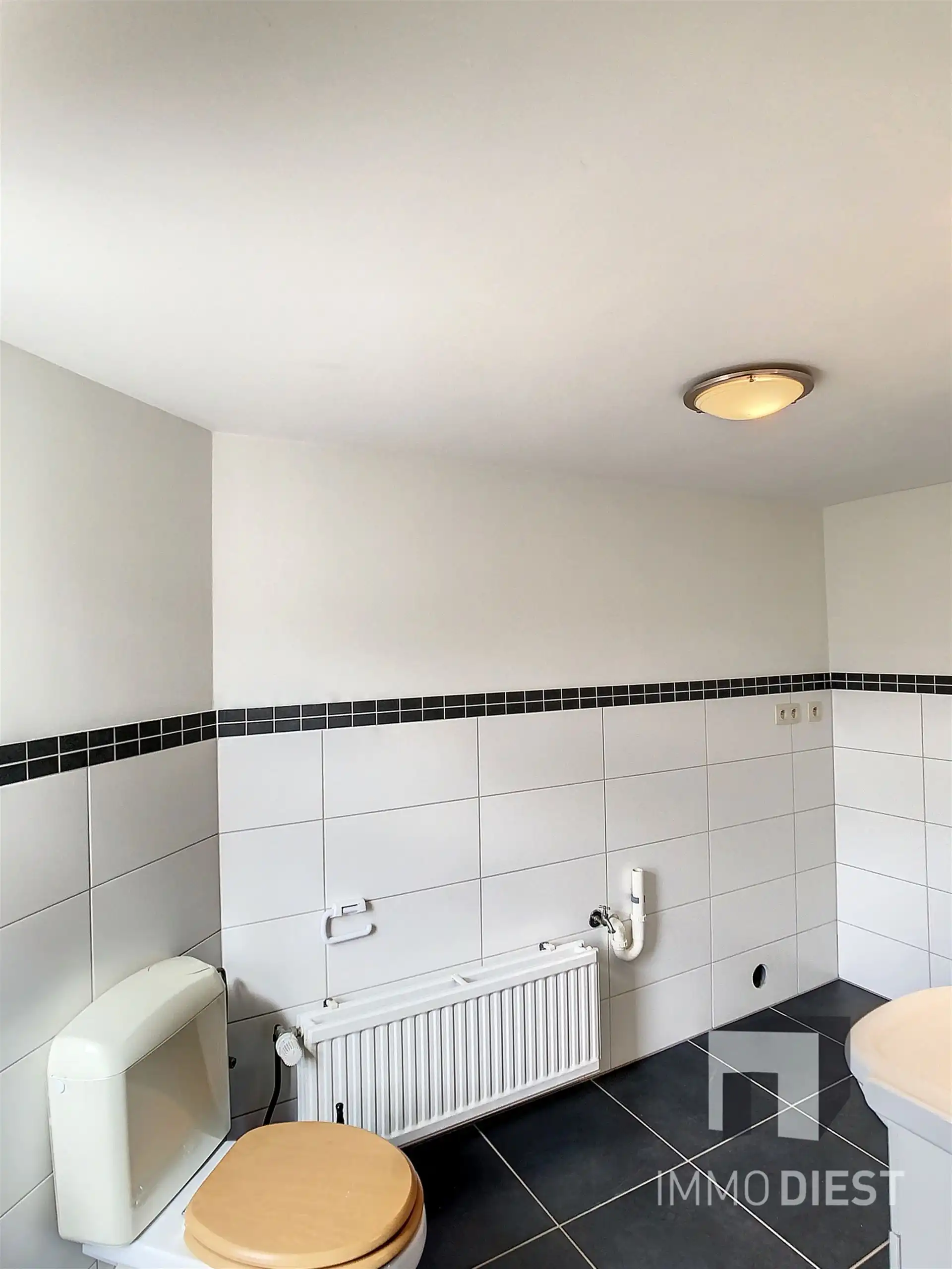 Woning met bouwland en achterliggend magazijn op 9a 04ca. foto 12