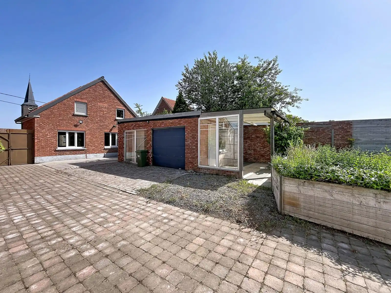 Charmante en opgefriste woning te Nieuwerkerken foto 18