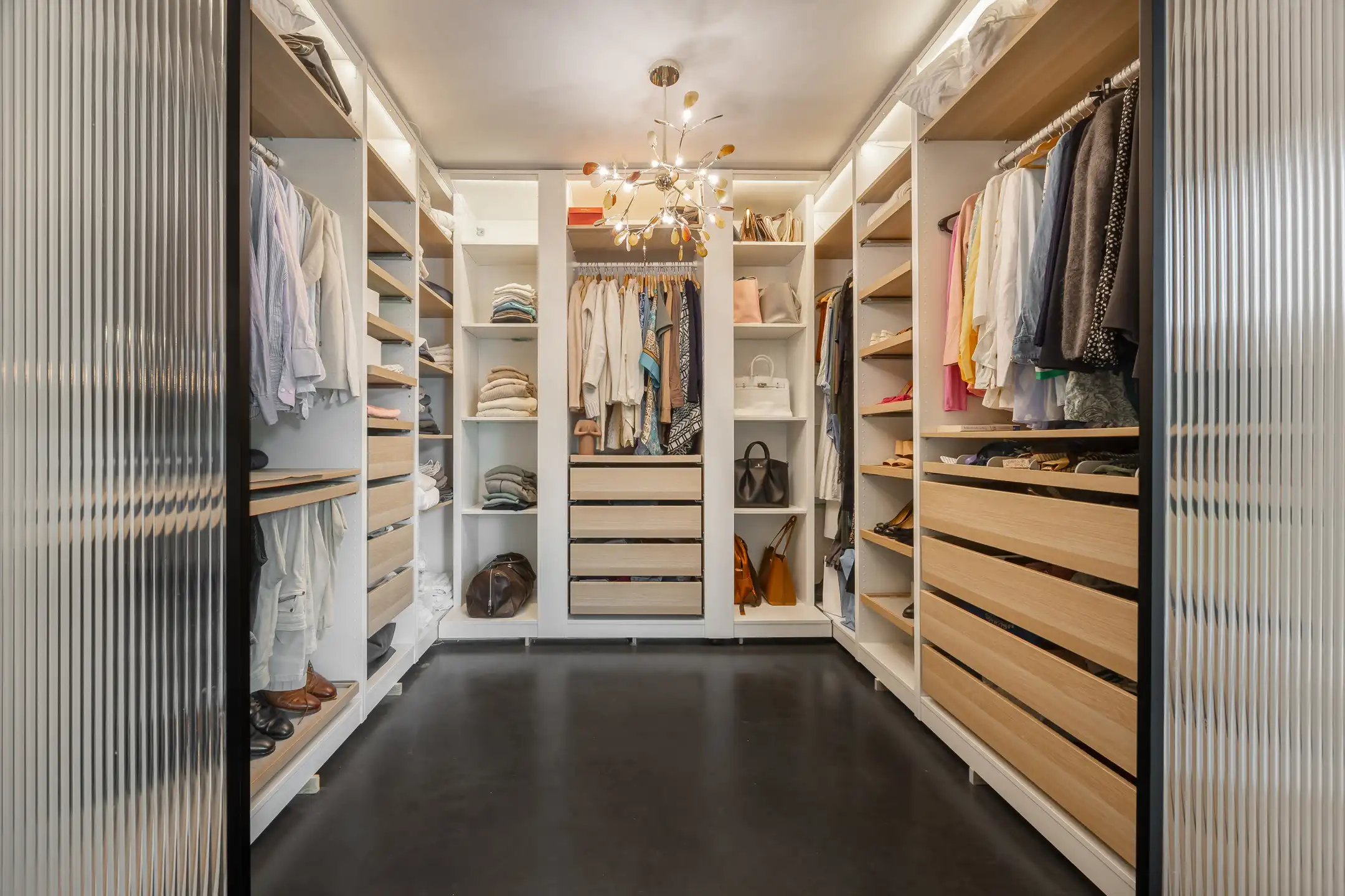 Een designparel in het groen met prachtige buiten bar foto 25