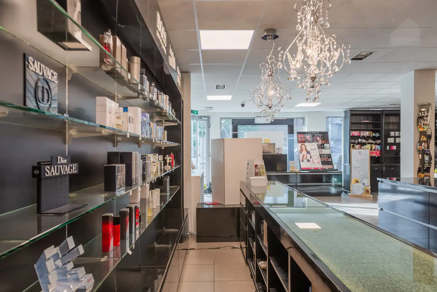 Ruim handelsgelijkvloers van 187 m² op commerciële hoekligging in Leopoldsburg foto 8