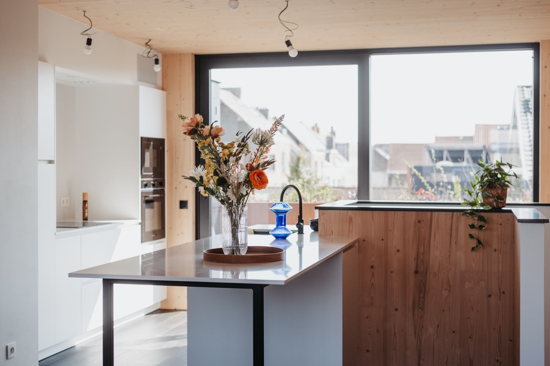 Lichtrijk gerenoveerde duplex vlakbij Gent centrum foto 4