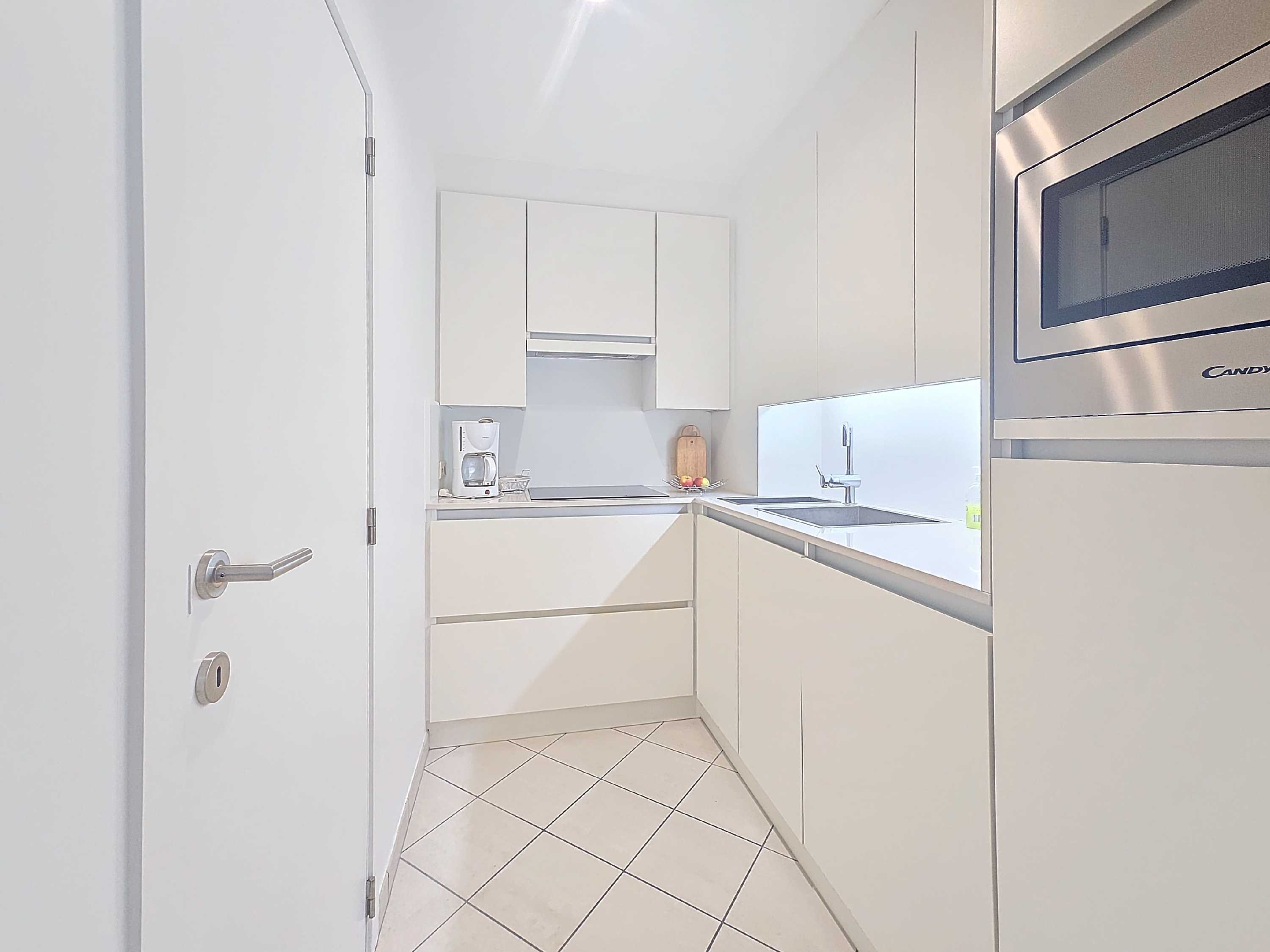 Instapklaar villa-appartement met groot terras op 300m van zee te Nieuwpoort foto 6