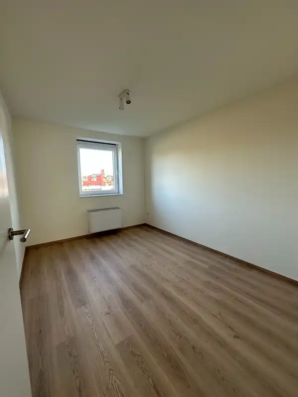 Volledig afgewerkte halfopen nieuwbouwwoning foto 9