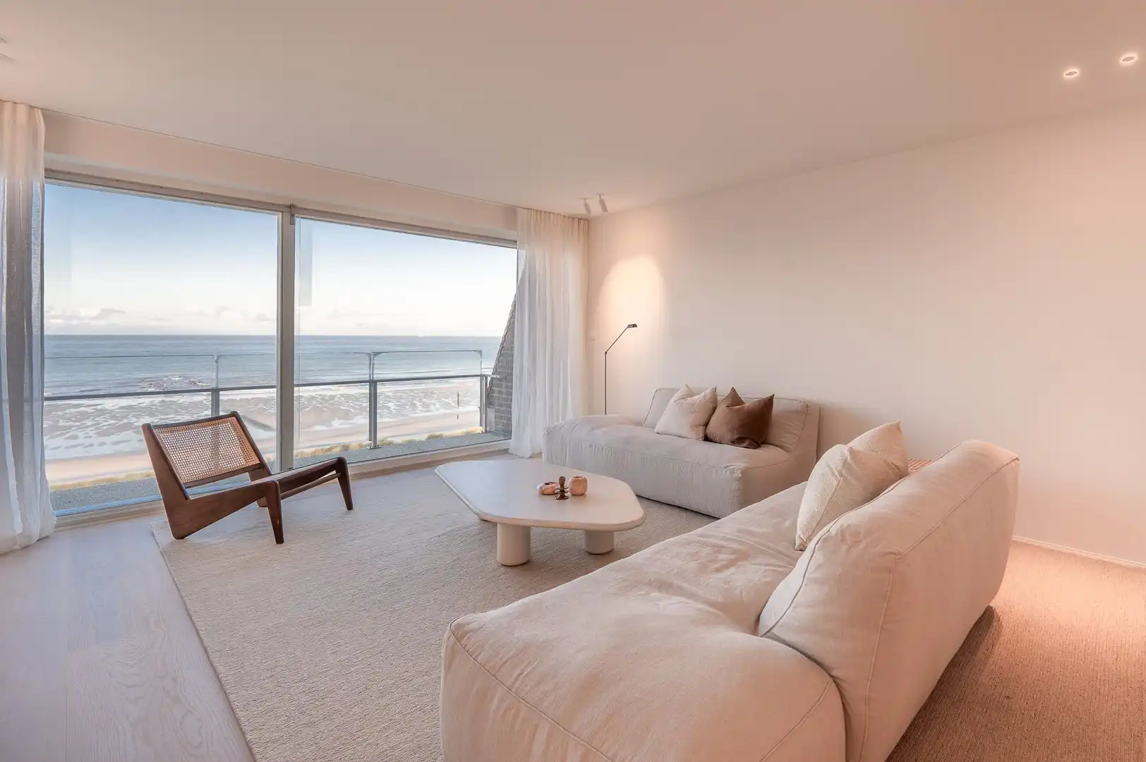 Magnifiek appartement op de wandeldijk in het Zoute, met adembenemend frontaal zeezicht. foto 11