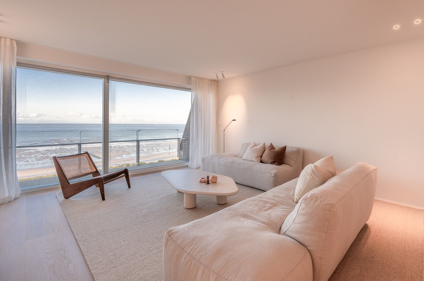 Magnifiek appartement op de wandeldijk in het Zoute, met adembenemend frontaal zeezicht. foto 11