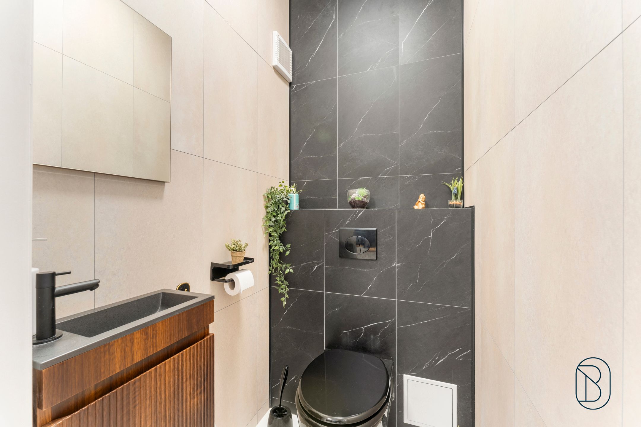 Modern gerenoveerd appartement met garage foto 13