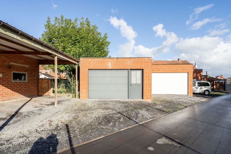 Instapklare woning met ruime keuken, tuin en garage op centrale locatie foto 4