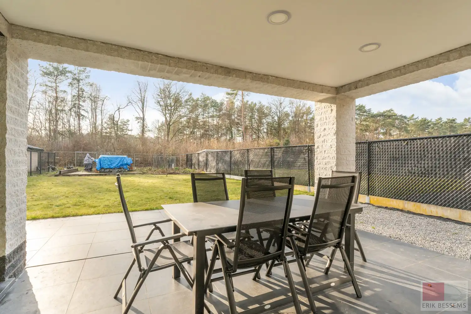 Prachtige en ruime woning met een woonoppervlakte van ca. 277 m², gebouwd in 2018 met vloerverwarming en voorzien van 5 volwaardige slaapkamers en 3 badkamers foto 29