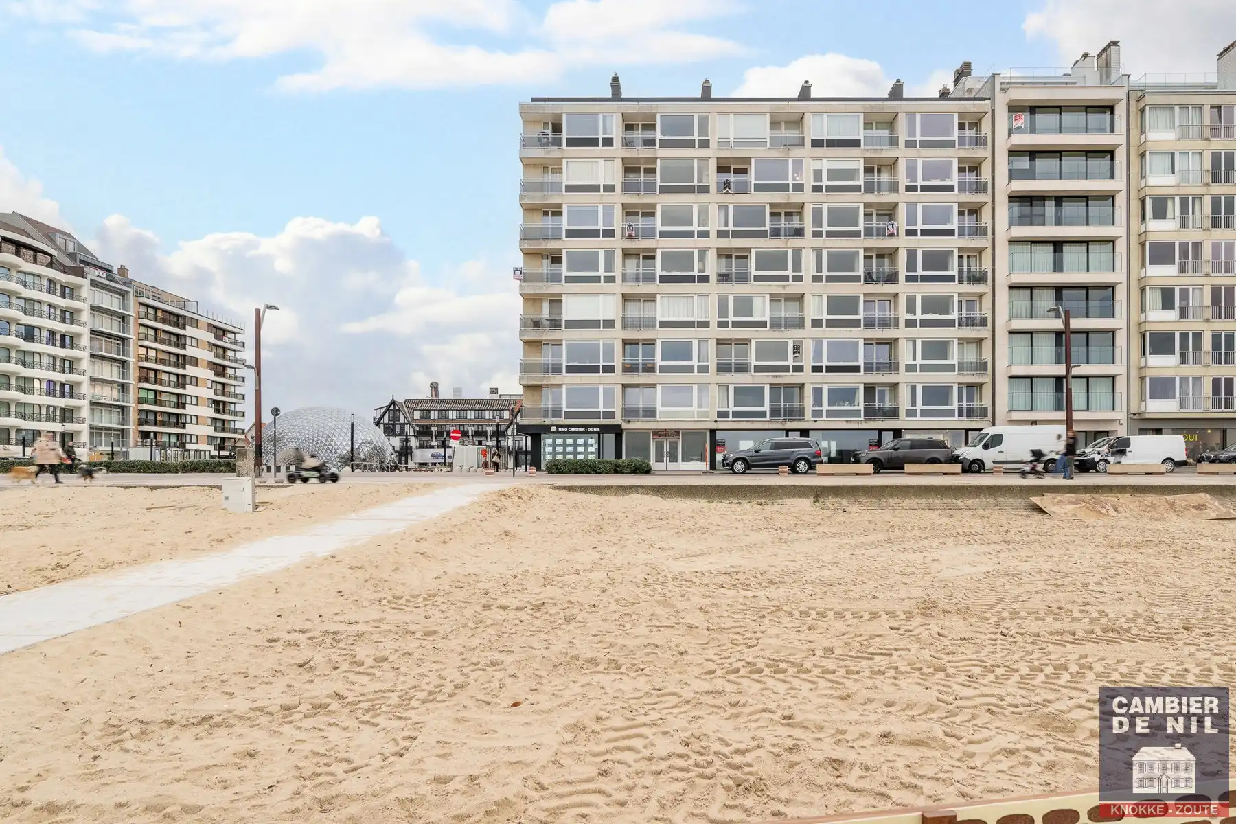 Lichtrijk, ongemeubeld, 3-slaapkamerappartement met frontaal zeezicht aan Albertplein – Hartje Zoute foto 2