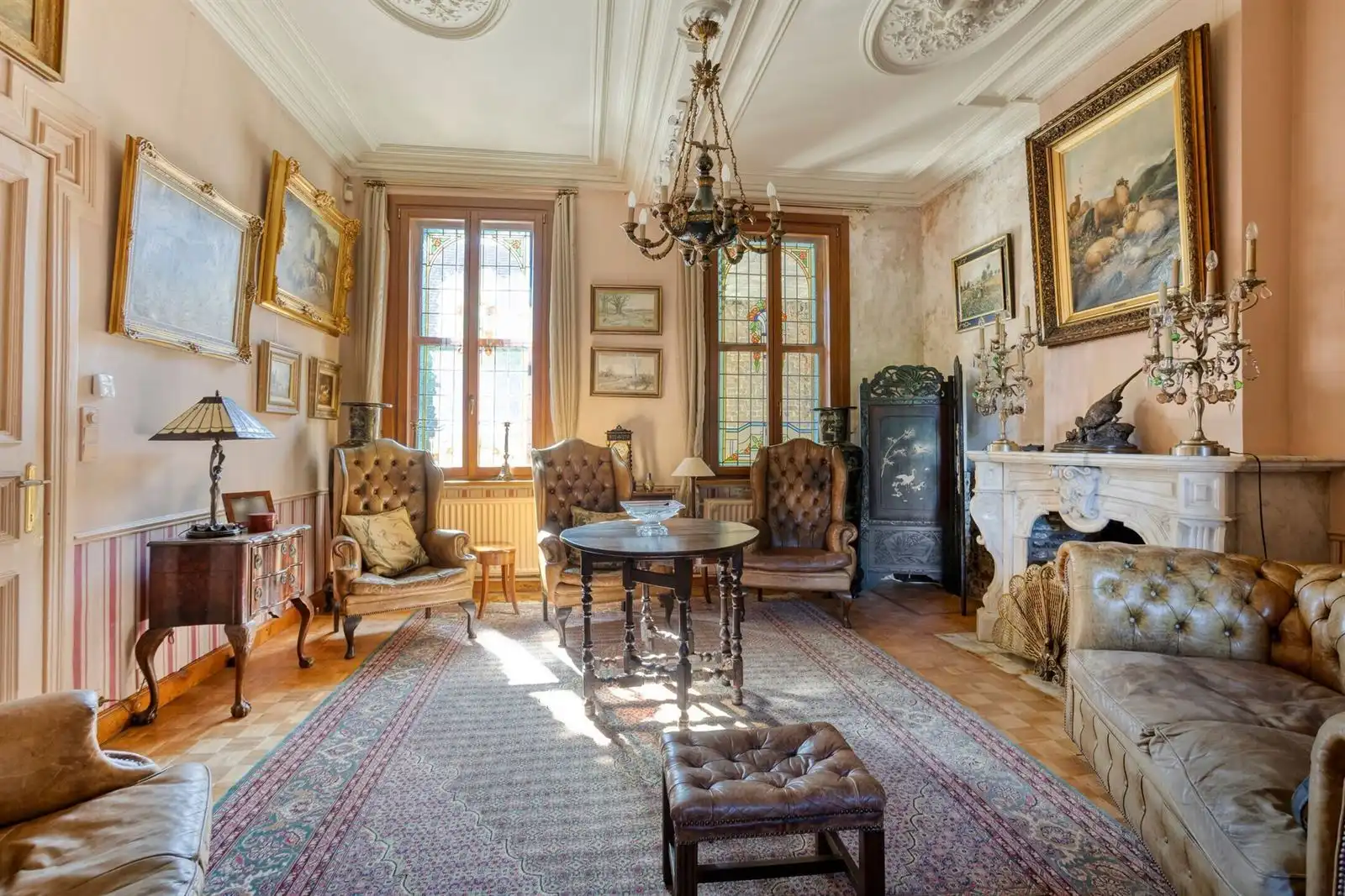 Karaktervolle hoeve met 11 slaapkamers en prachtige binnenkoer foto 8