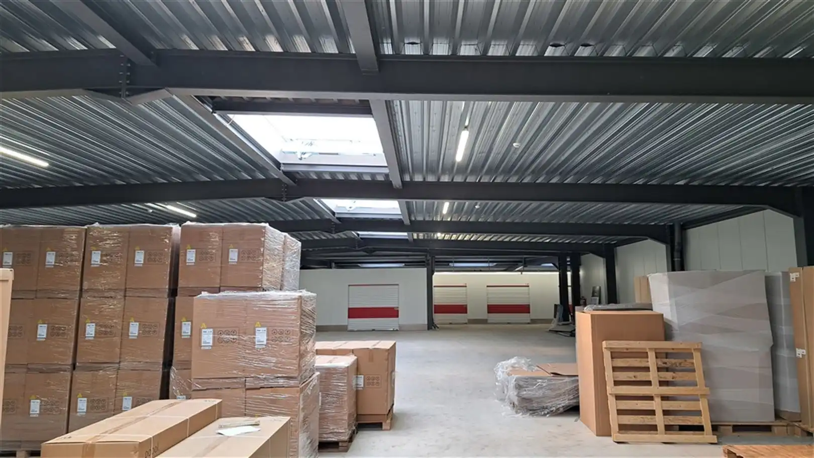 Kwalitatieve magazijnen + parkeerplaatsen foto 12