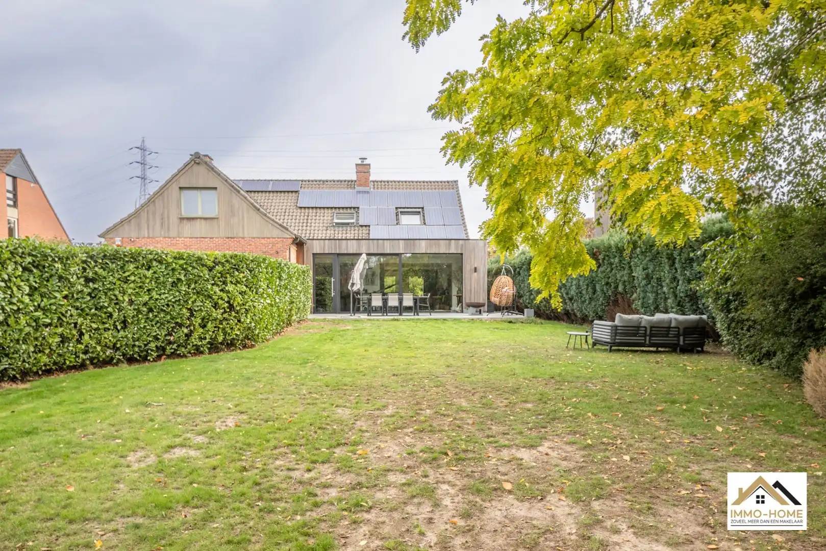 Gerenoveerde ruime gezinswoning met tuin en dubbele garage! foto 4