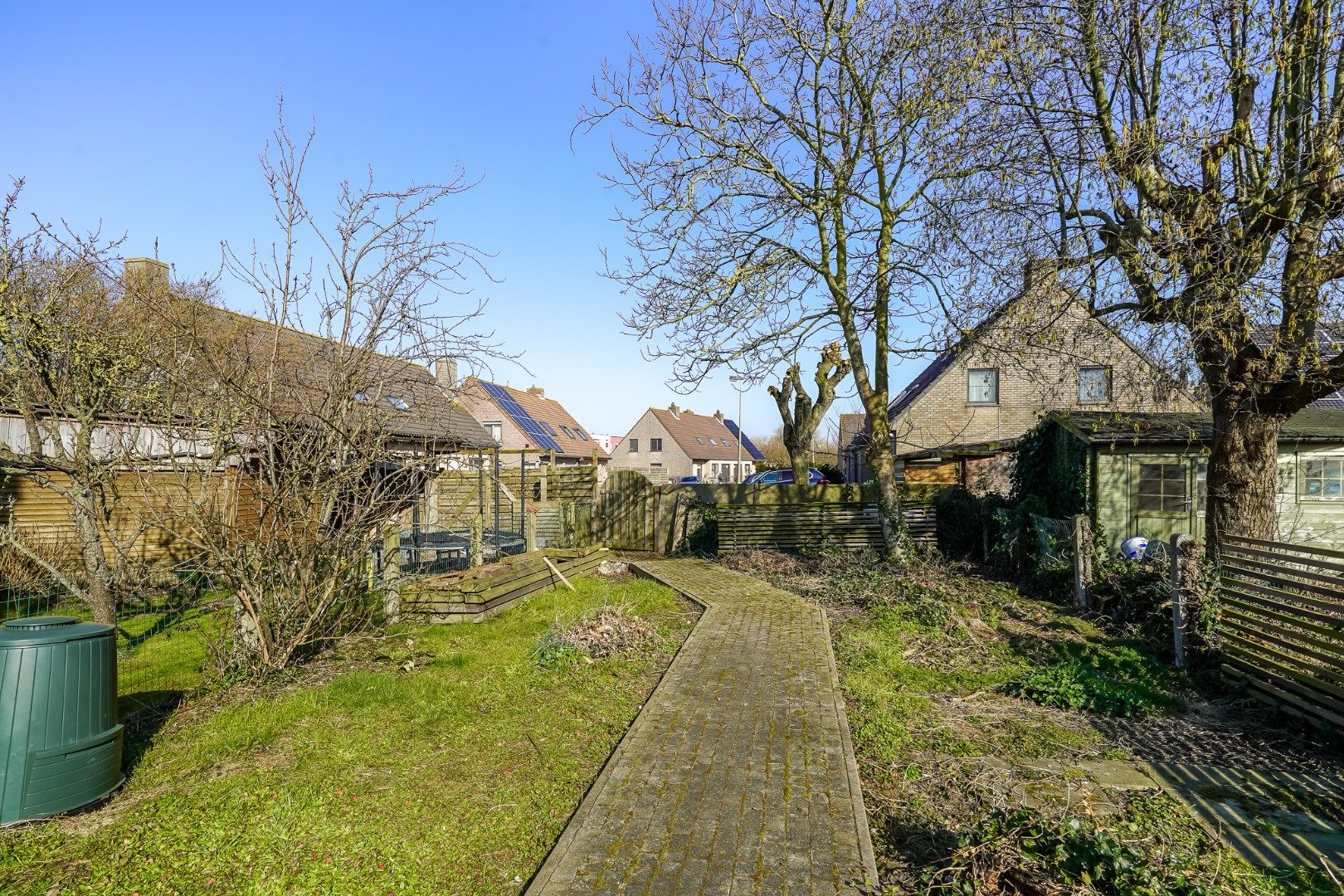 Gezinswoning met diepe tuin en uitweg achteraan foto 6