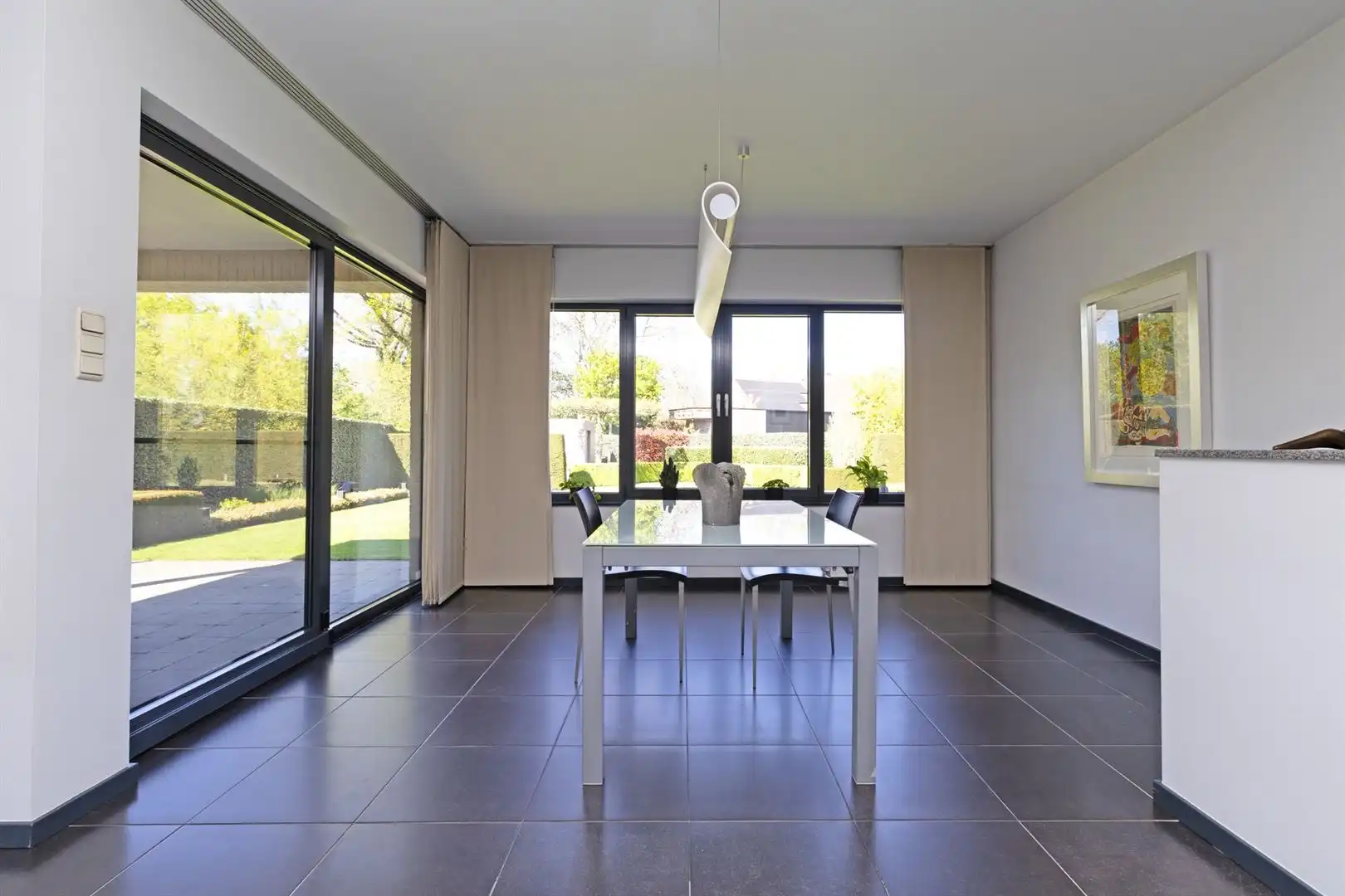 Goed onderhouden villa nabij het centrum foto 6