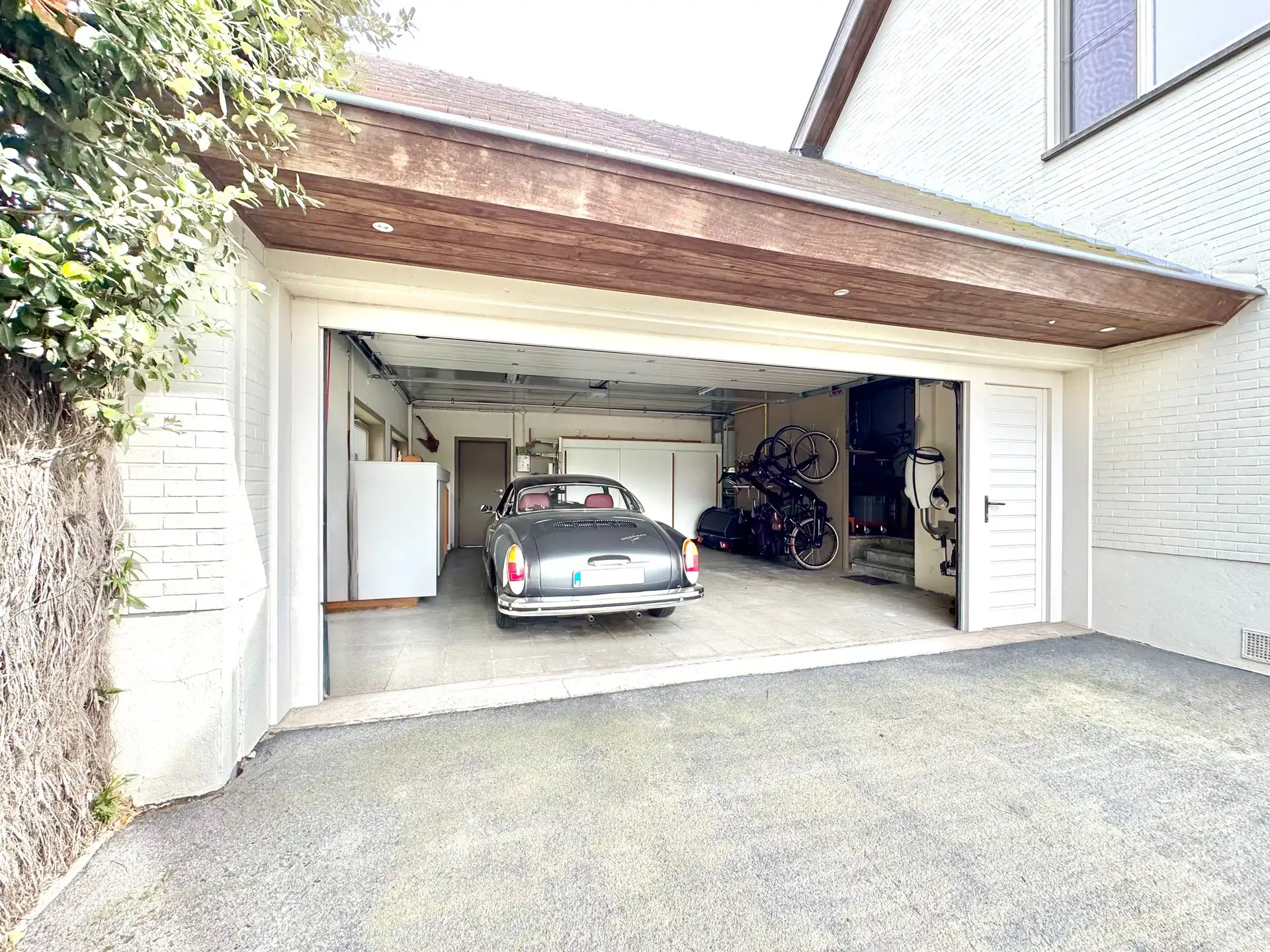 RUIME TIJDLOZE VILLA MET ZWEMBAD foto 3