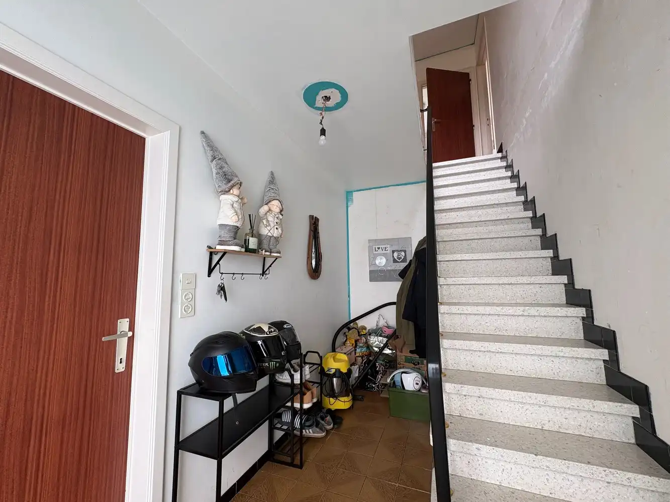 Rustig gelegen woning met 4 slaapkamers en een garage foto 2