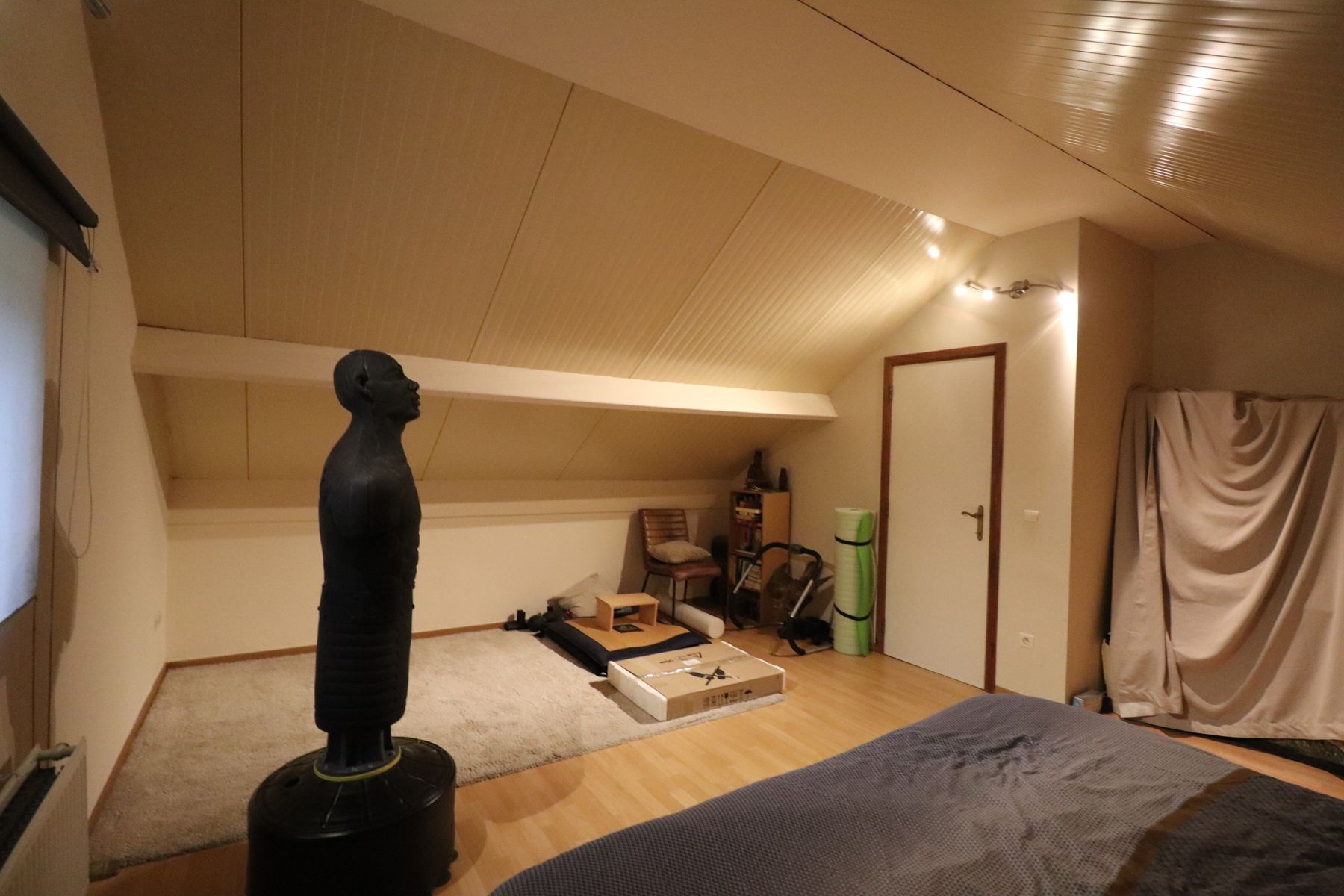 Een weekendverblijf met verdieping en met terras en tuin foto 10