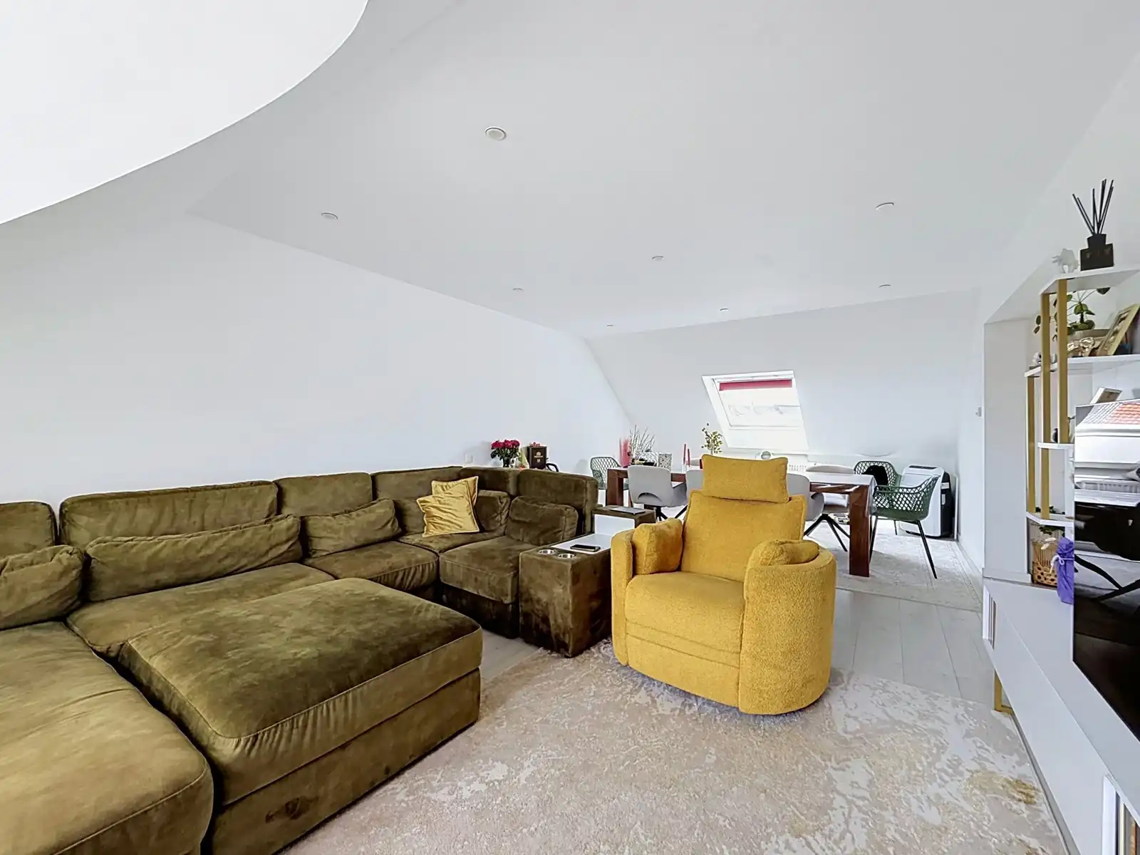 Uiterst ruim 3-SLK-appartement met terras, topligging! foto 5