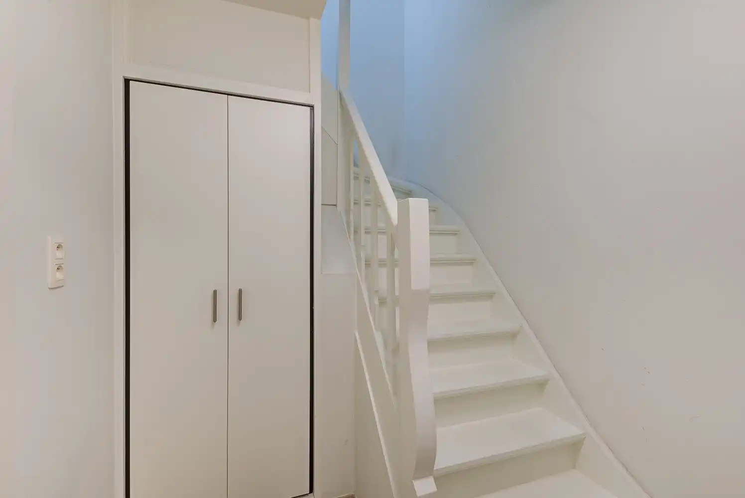 MODERNE WONING MET 2 SLAAPKAMERS, 2 TERRASSEN EN GARAGE IN HET CENTRUM VAN HOESELT foto 9