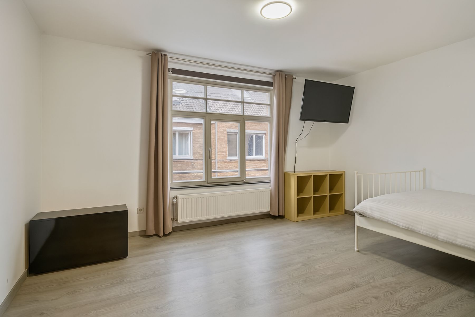 Instapklare woning op toplocatie te Sint-Andries! foto 9