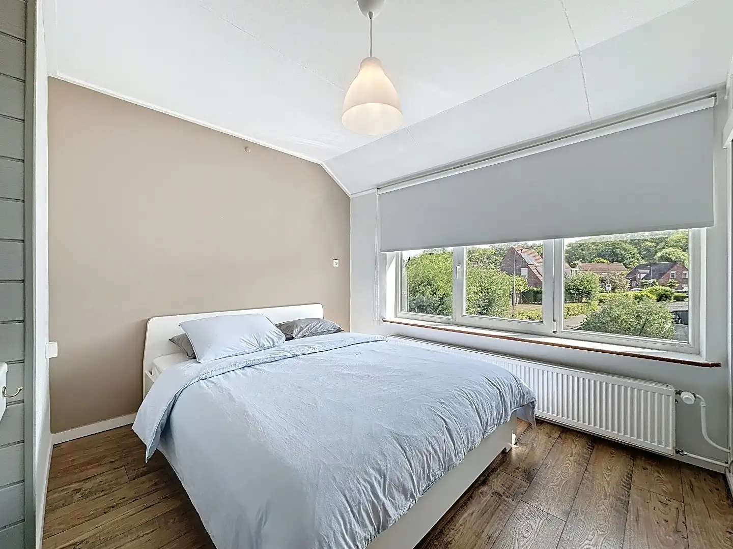 Ruime hoekwoning nabij centrum foto 15