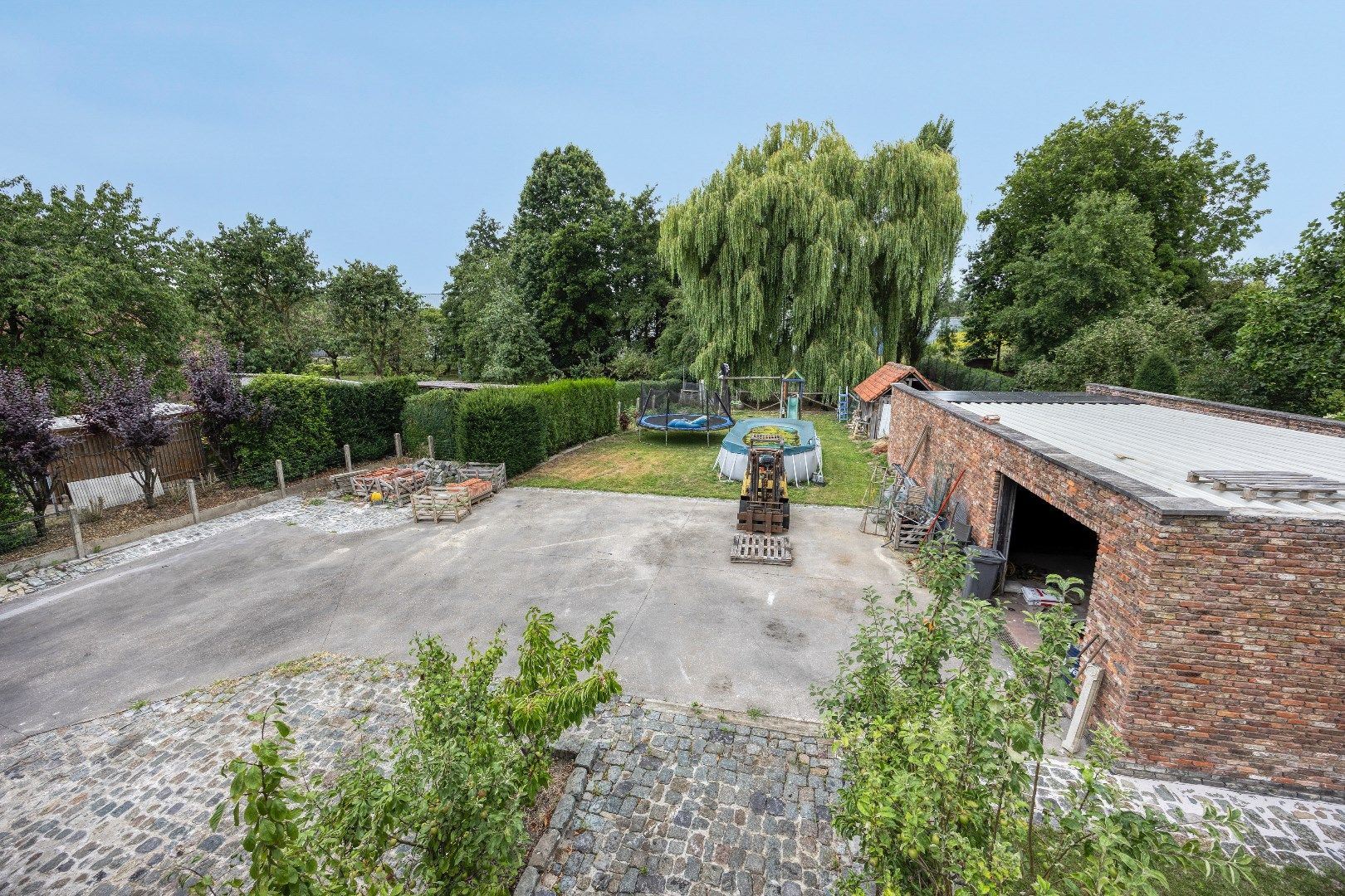 Reusachtige open bebouwing met werkplaats en magazijn! foto 2