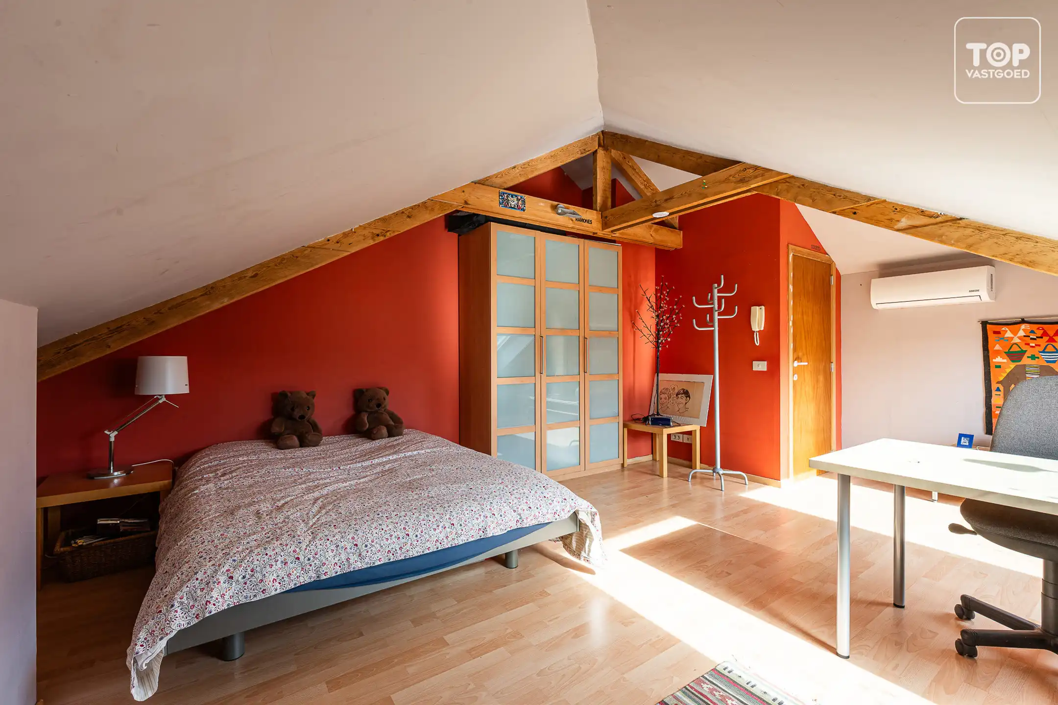 Instapklare halfopen woning met 4 slaapkamers, garage en mooie tuin foto 22