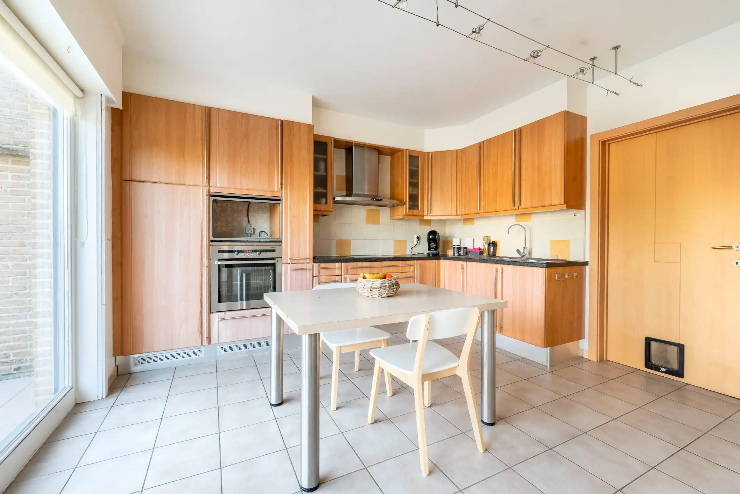 Goed onderhouden halfopen woning met 3 slaapkamers in rustige wijk. foto 6