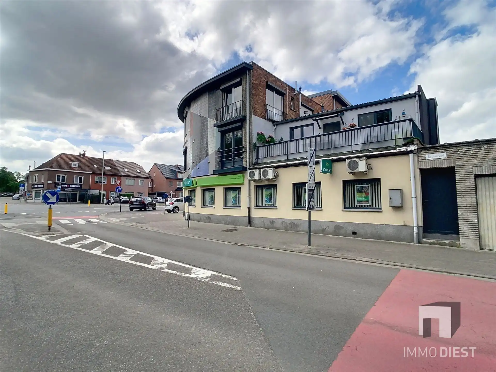 Gelijkvloers kantoorpand op strategische ligging  foto 34