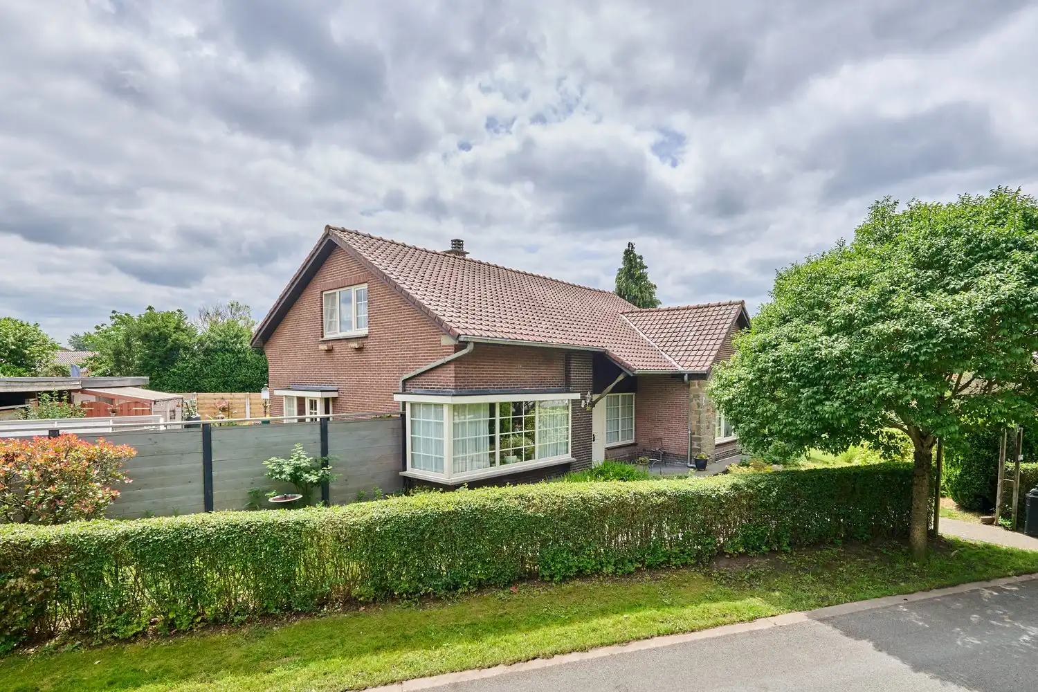 Vrijstaande karakteristieke woning met 4 slaapkamers gelegen op een fraai gelegen perceel foto 19