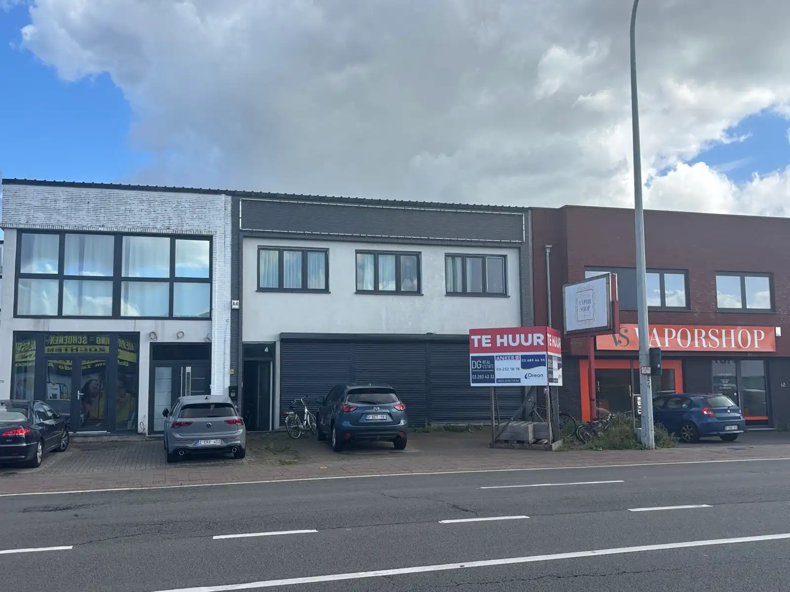 Handelsgelijkvloers te huur tegenover Carrefour Borsbeek foto 2