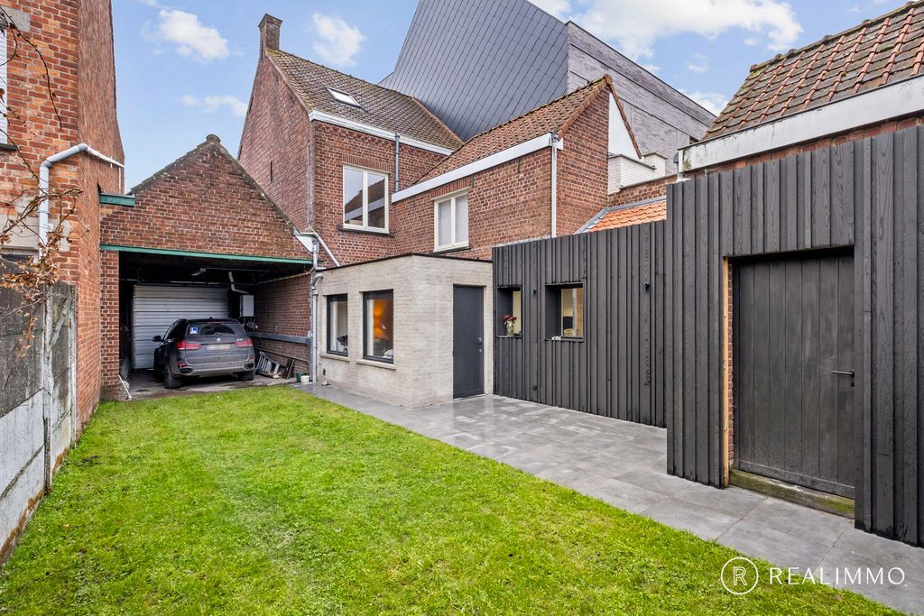 Stijlvol gerenoveerde woning met 4 slaapkamers foto 20