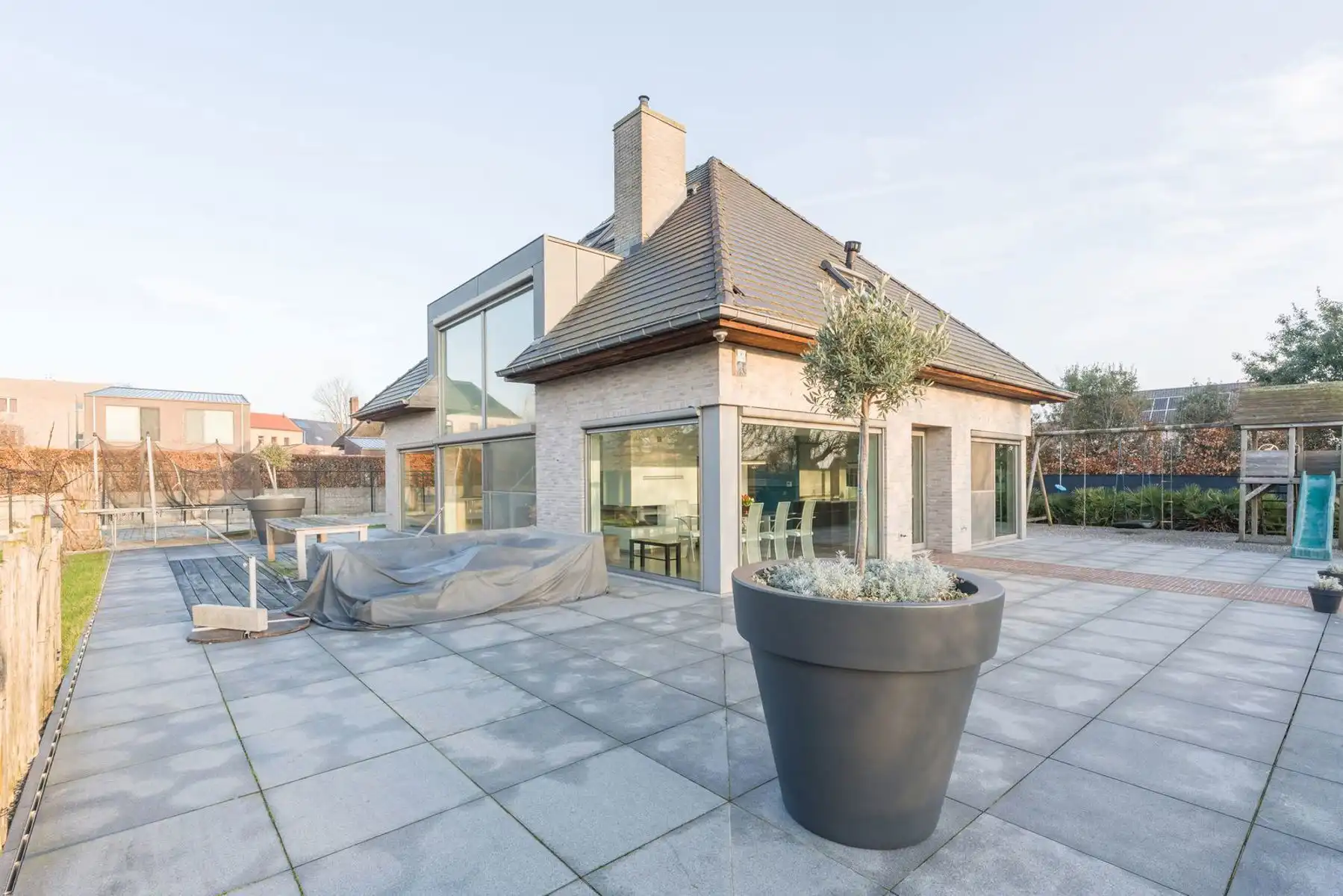 Recente woning te Zomergem met alle comfort aanwezig! foto {{pictureIndex}}