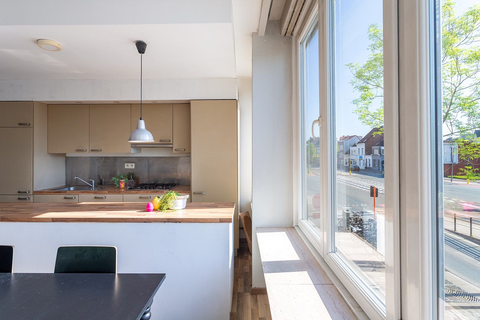 Tof op te frissen appartement midden in bruisend Merksem foto 3