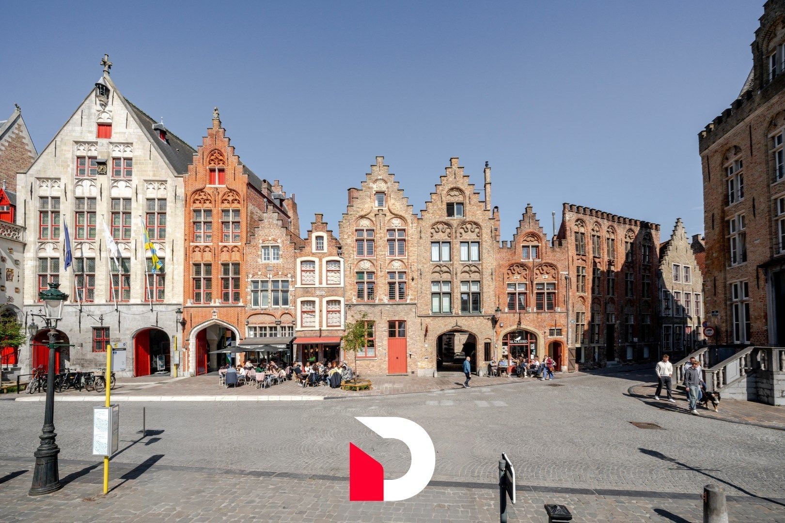Karaktervolle / historische burgerwoning op het Jan Van Eyckplein te Brugge. foto 21