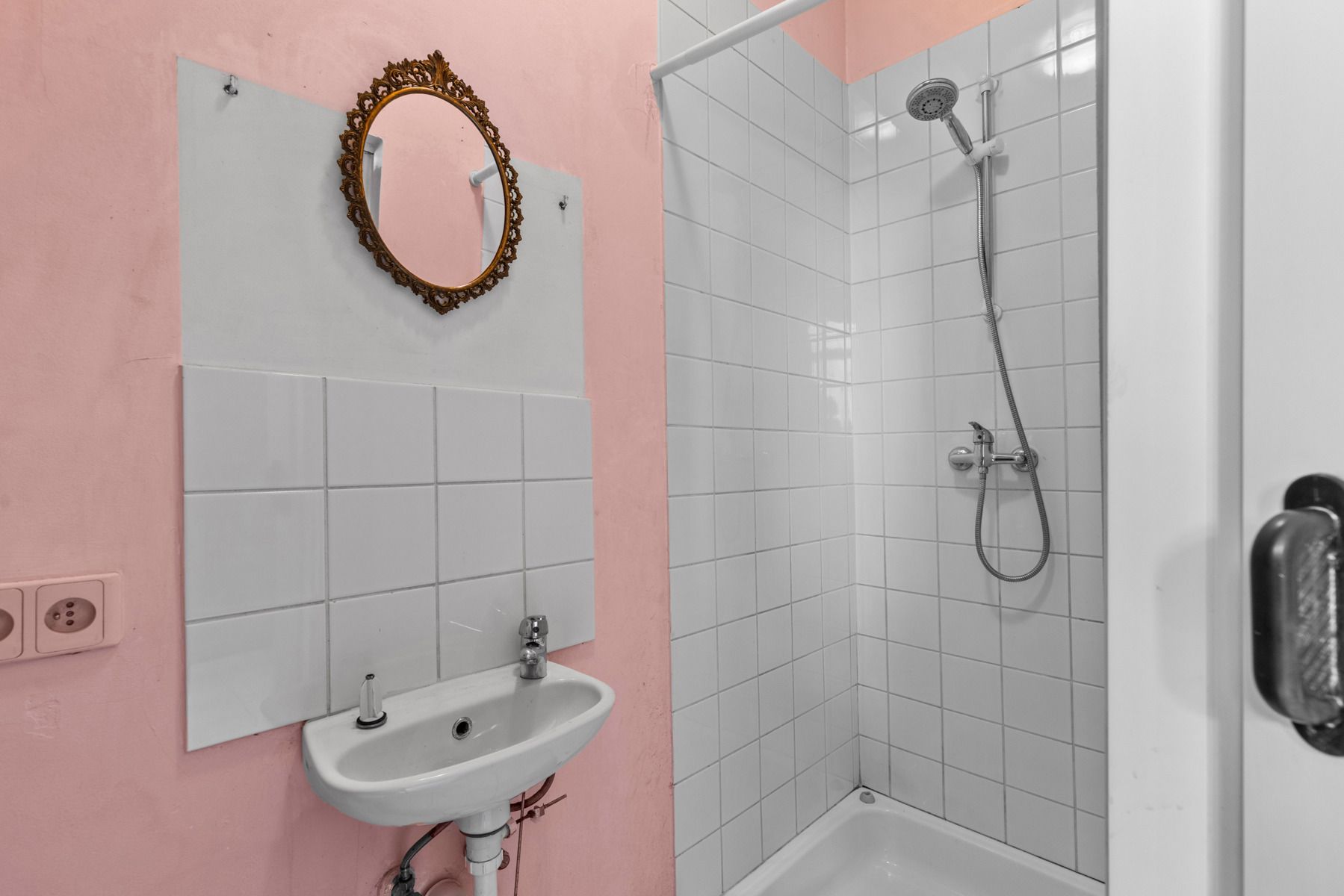 Te renoveren woning op centrale ligging foto 7