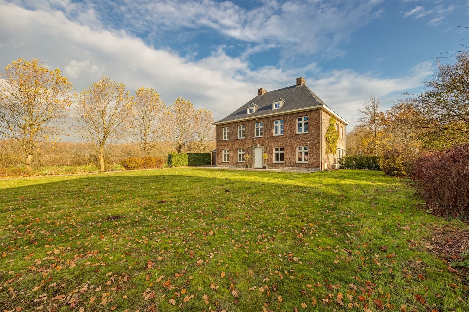 Een herenhuis met grandeur en een tuin om van te dromen foto 4