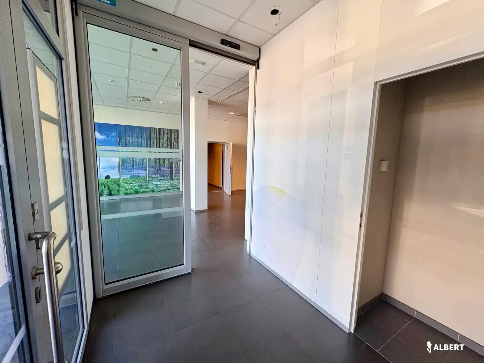 Lichtrijk handelspand van 497m2 op toplocatie! foto 5