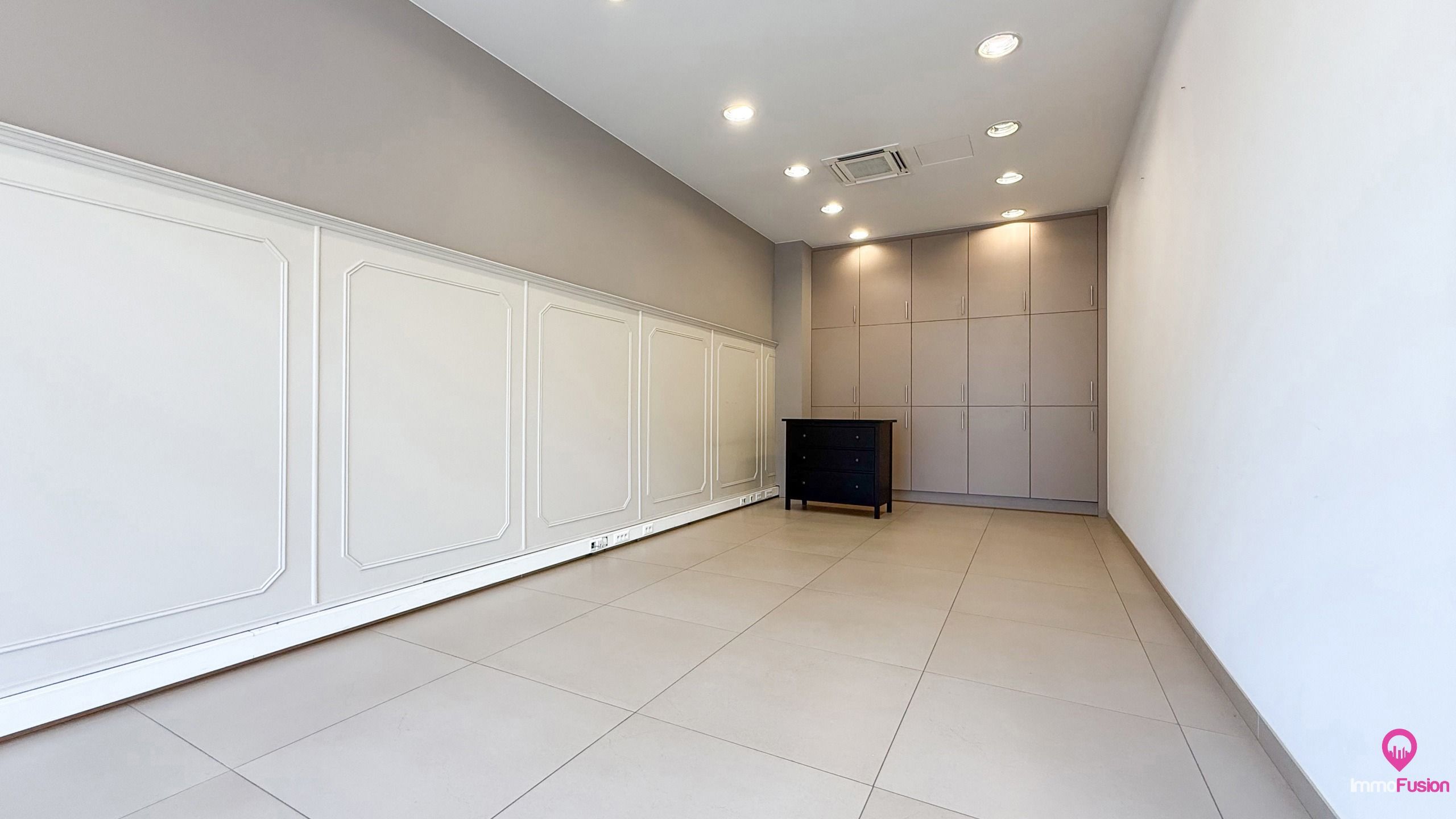 Instapklaar kantoor 71m² met zichtbaarheid centrum Beringen! foto 4