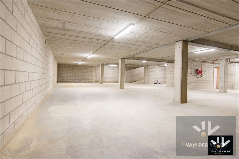 Ruim gelijkvloers nieuwbouwappartement met 4 slaapkamers en 2 badkamers, een terras en een mooie tuin op een goed bereikbare locatie! foto 21