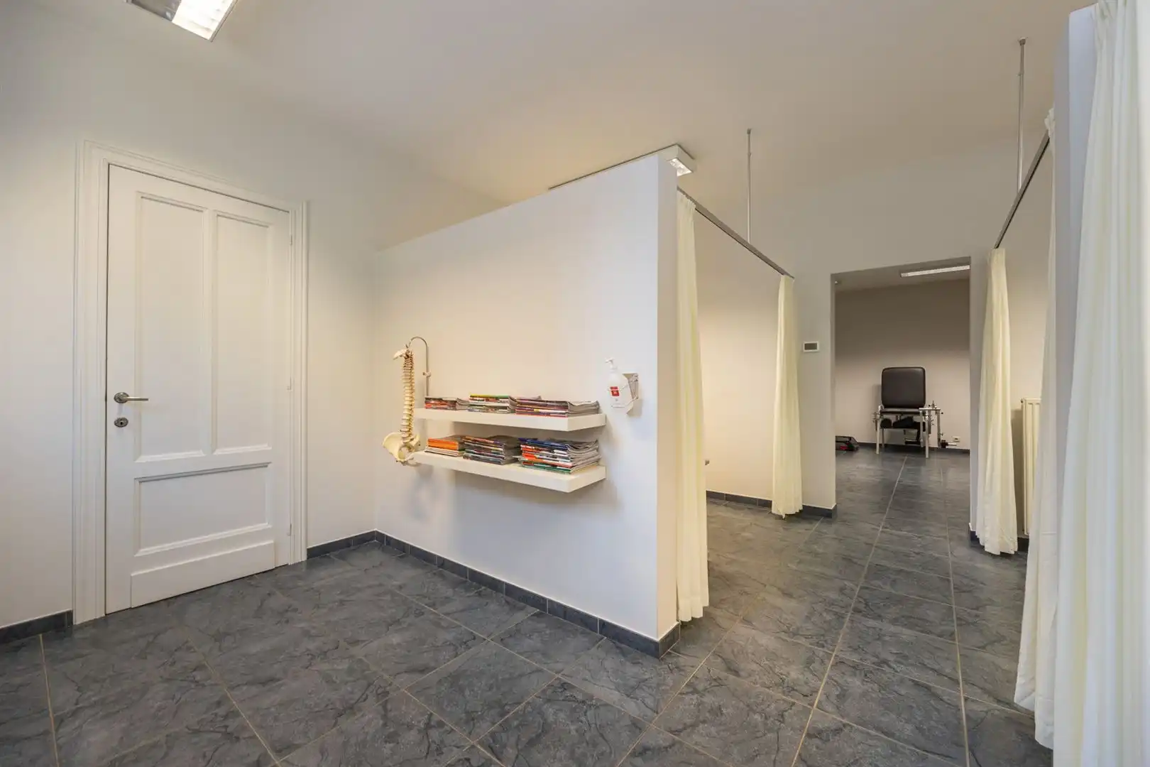 Woning met praktijk, bijgebouw en tuin in Beerzel-dorp! foto 21