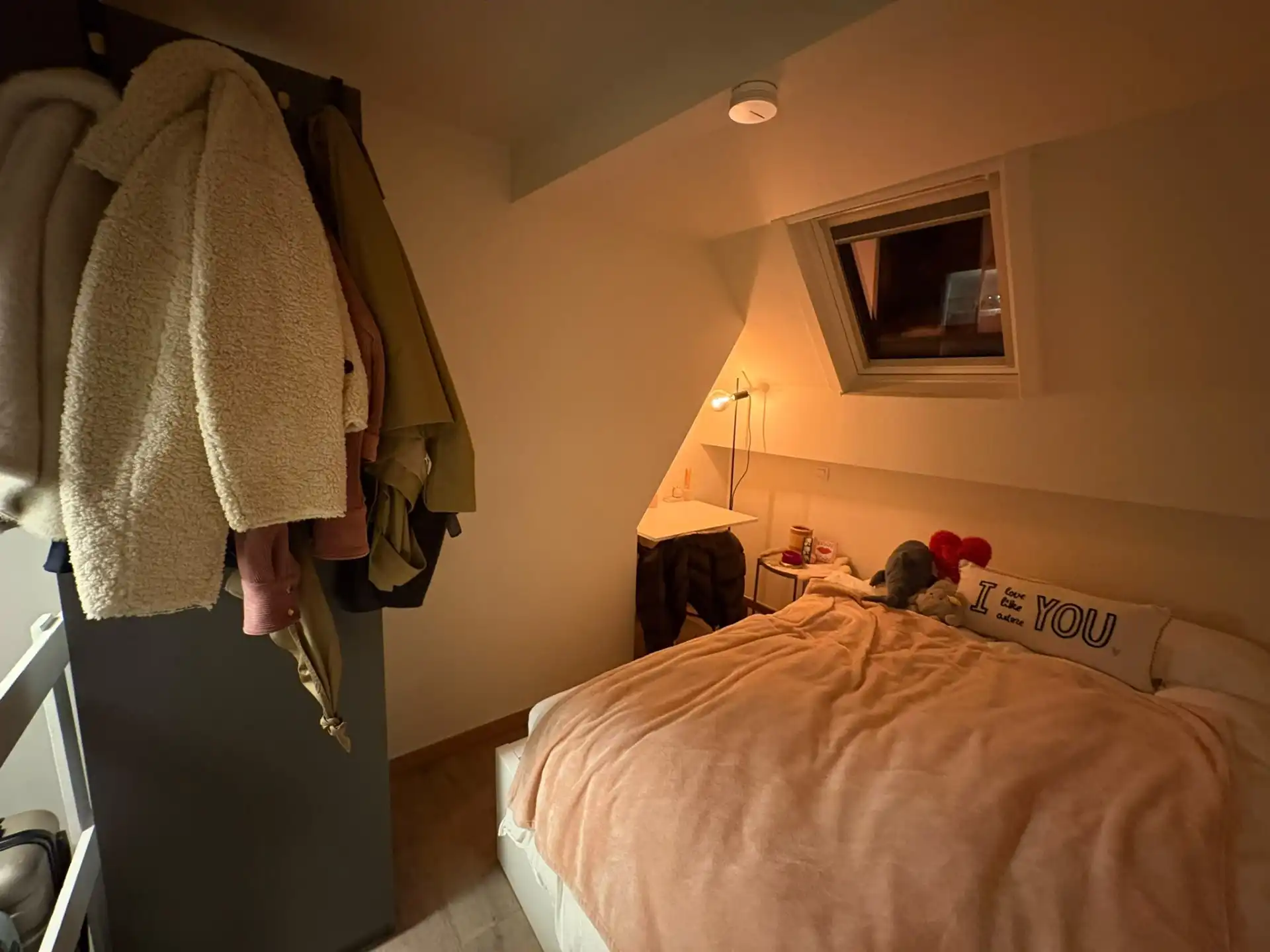 Bemeubelde Studentenkamer met eigen badkamer nabij Zuid! foto 9