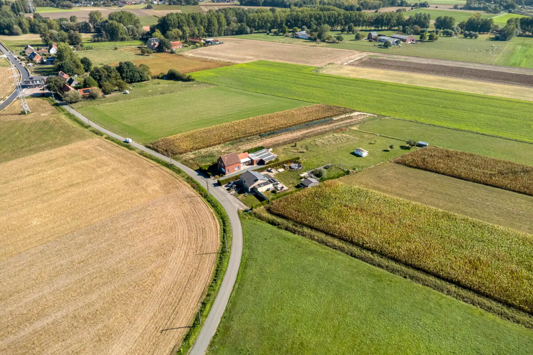 Uniek gelegen hoeve met weiland op ca. 81,5 are in Malderen foto 2