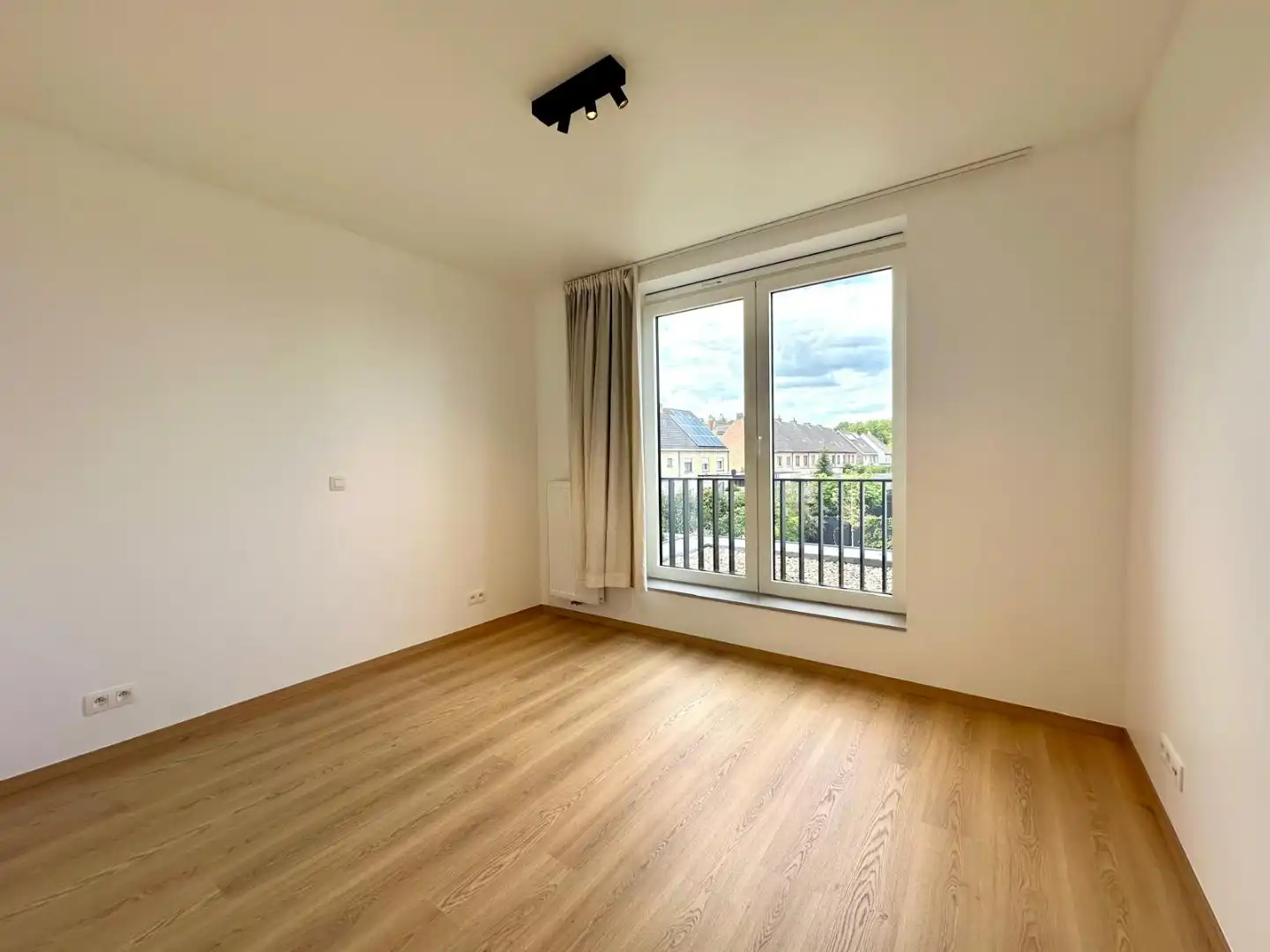Modern appartement op gunstige ligging te Sint-Andries foto 10