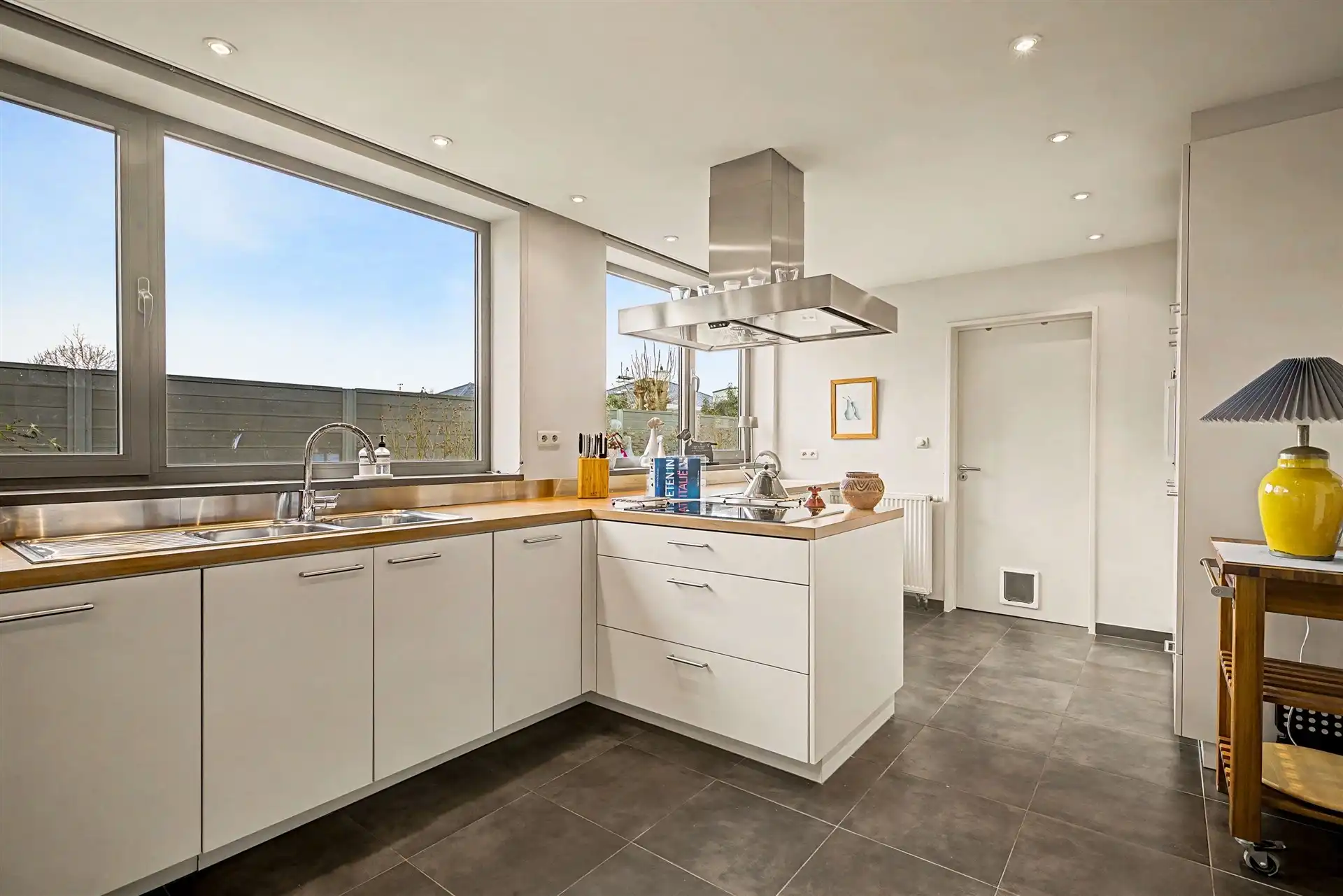 Stijlvolle gezinswoning met 3 slaapkamers en thuiskantoor (926m²) foto 12