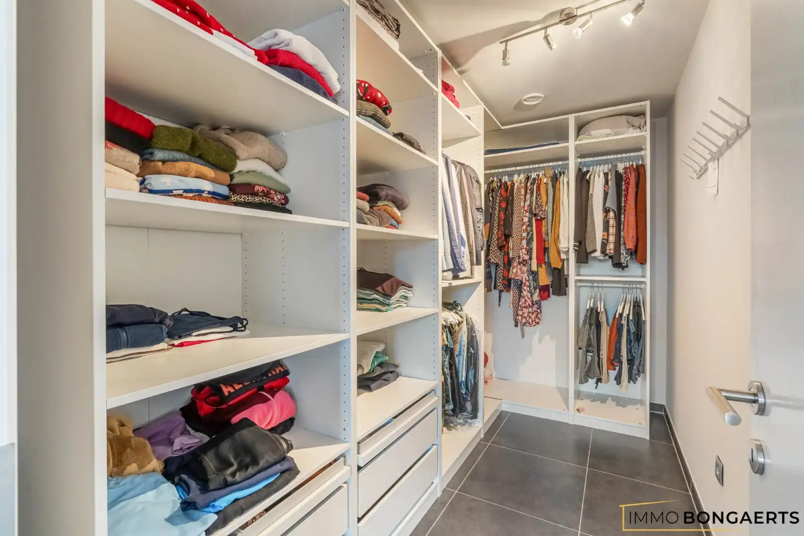 Ruime woning met 3 slaapkamers  foto 19