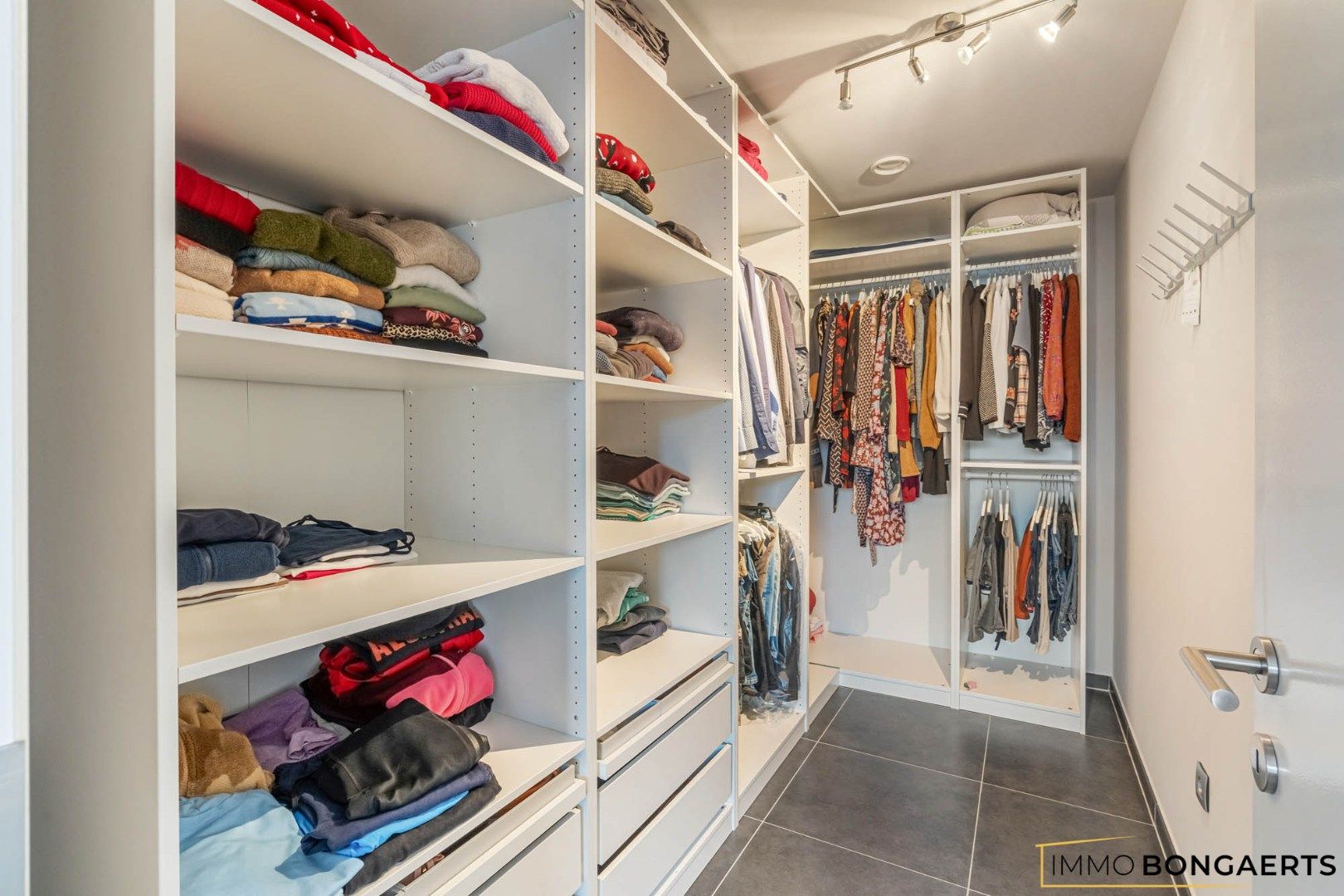 Ruime woning met 3 slaapkamers  foto 19