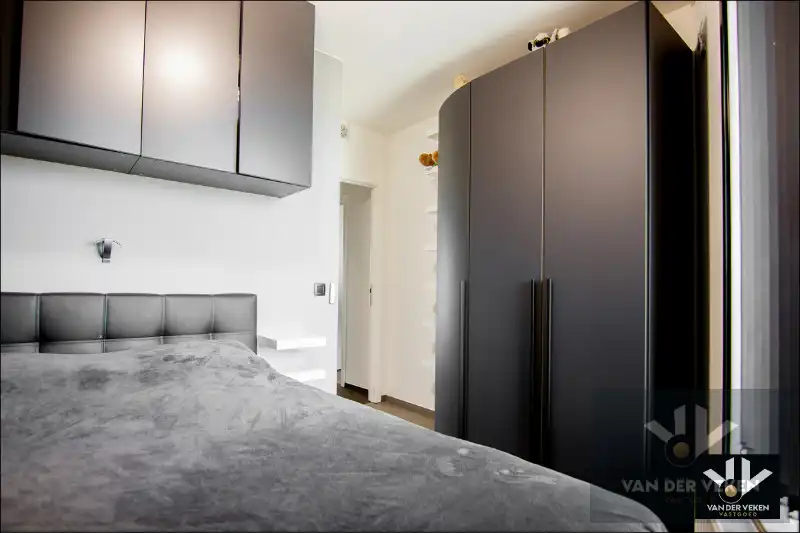 Knap afgewerkt 2 slpk appartement met zicht op het water foto 11