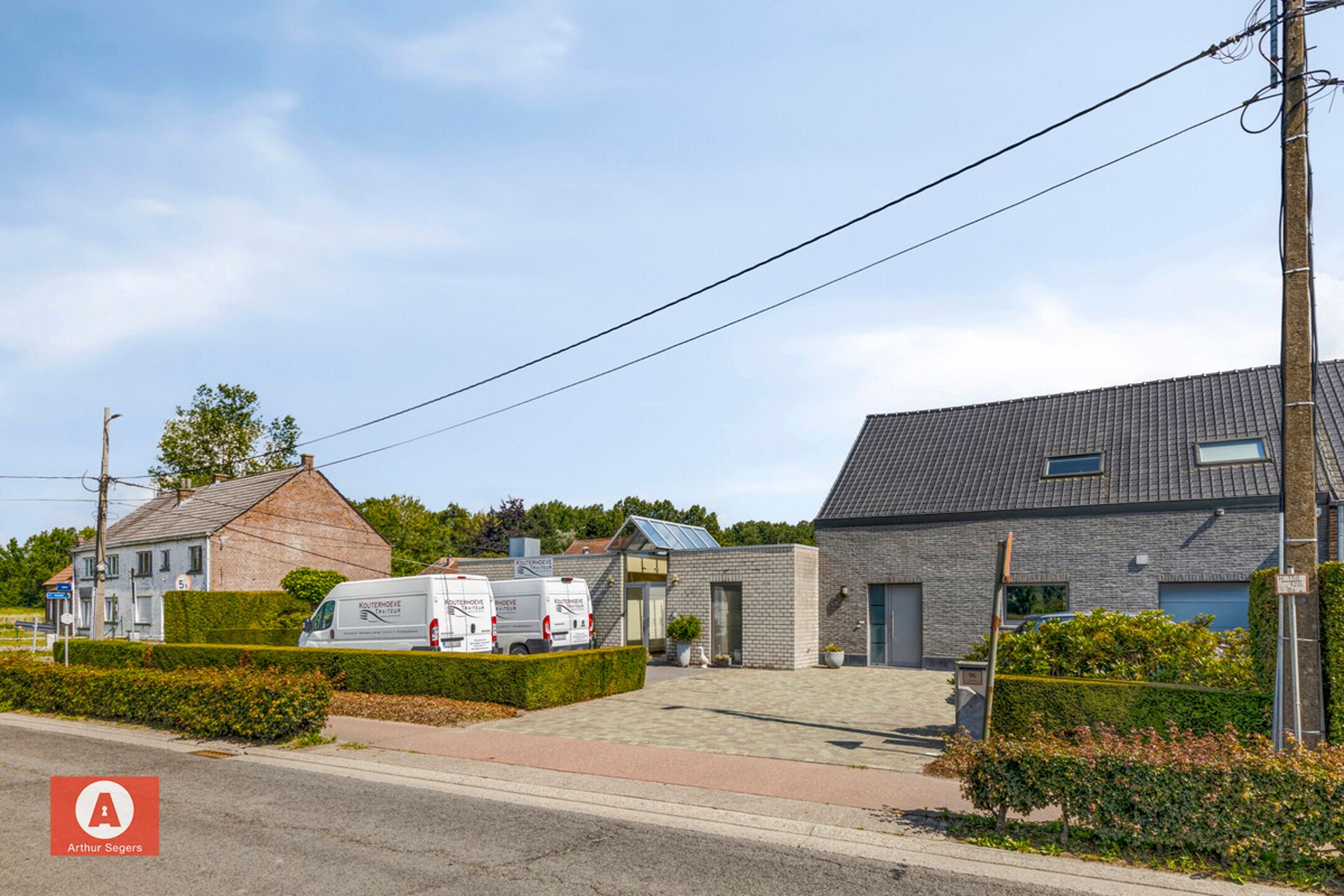 Hoofdfoto van de publicatie: Unieke multifunctionele eigendom (woning met werkplaats)