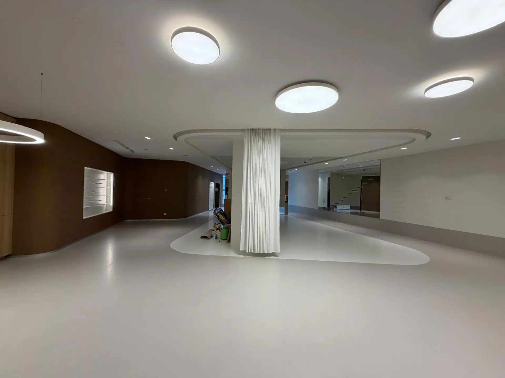 Veelzijdige showroom binnen Wijnegem Trade Towers || foto 5